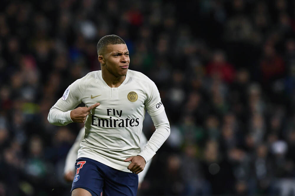 不愧是你！杰克逊本届非洲杯第一脚射门，大单刀被门将扑出